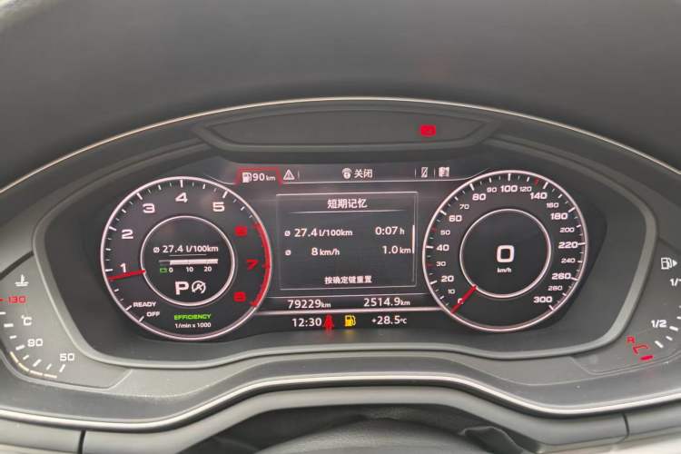 Used Audi A4L 2019 40 TFSI Fashion Edition China VI Emission Standard Odometer Close Up