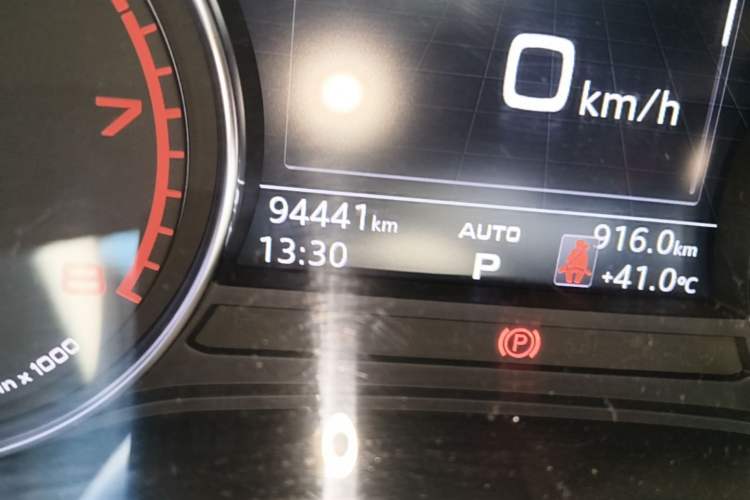 Used Audi A4L 2019 40 TFSI Ambition China VI Odometer Close Up