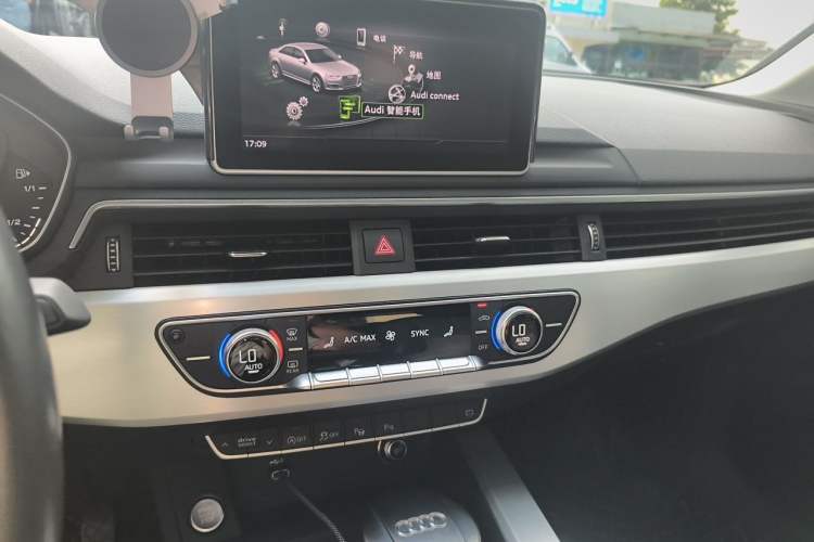 Used Audi A4L 2019 40 TFSI Fashion Edition China VI Emission Standard Audio And AC Panel