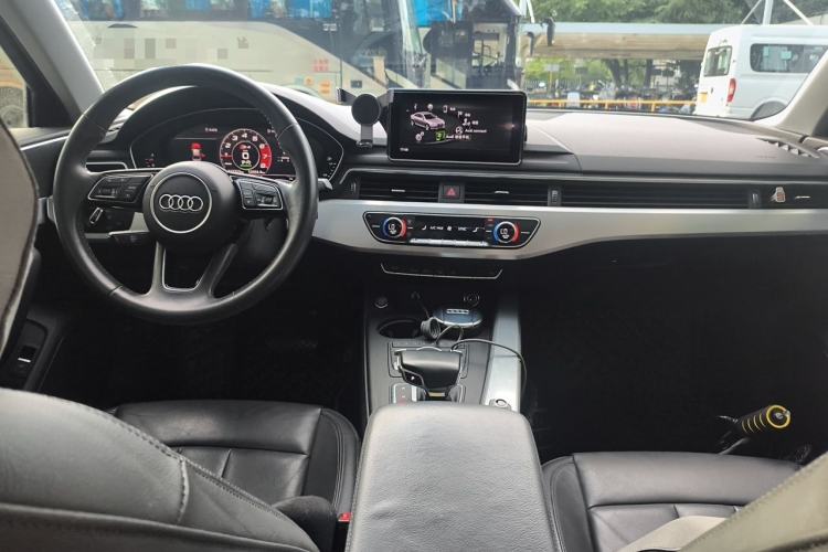 Used Audi A4L 2019 40 TFSI Fashion Edition China VI Emission Standard Center Console