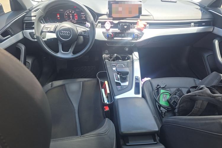 Used Audi A4L 2019 40 TFSI Fashion Edition China VI Emission Standard Center Console