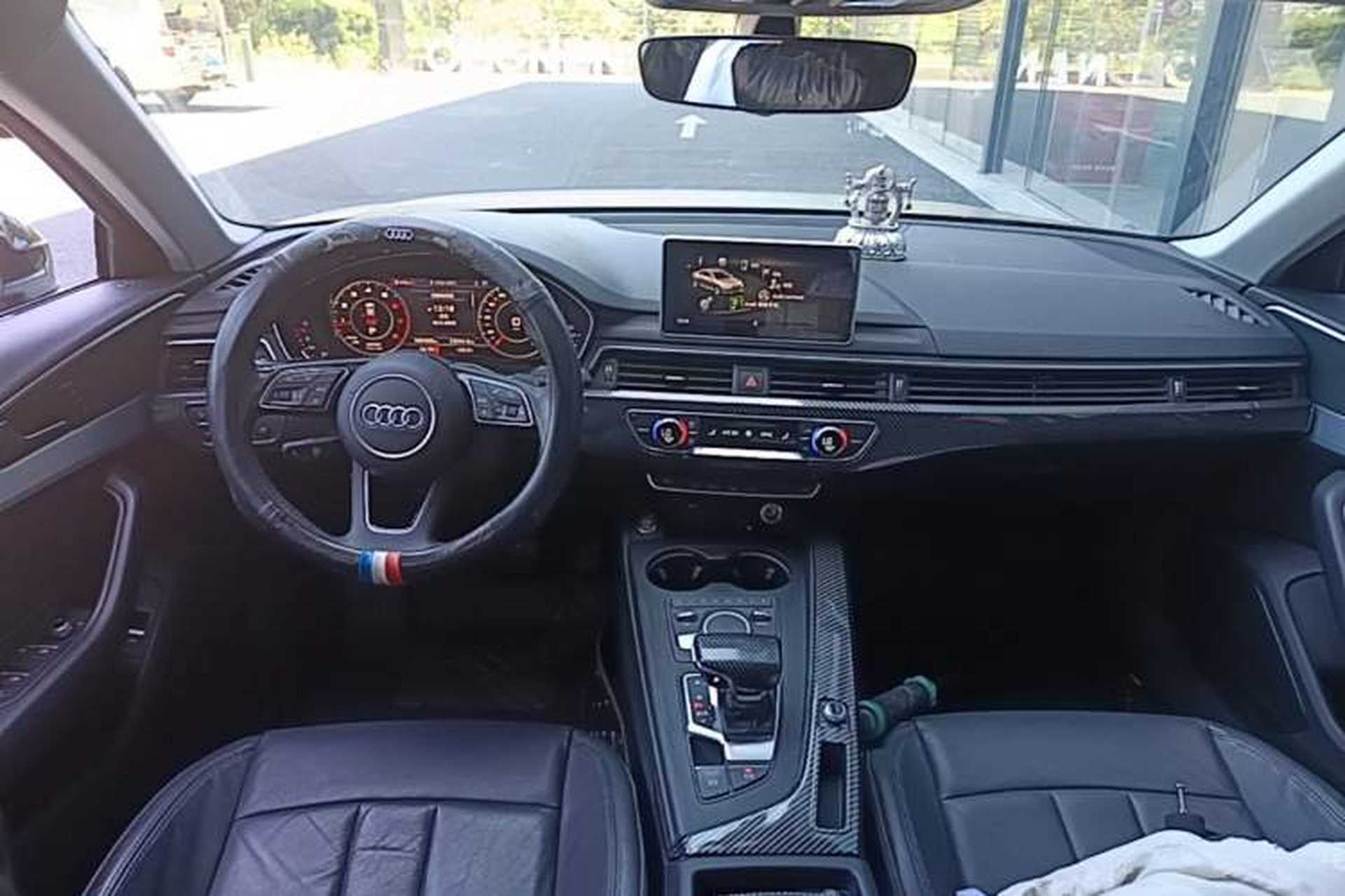 Used Audi A4L 2019 40 TFSI Fashion Edition China VI Emission Standard Center Console