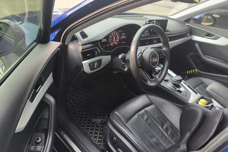 Used Audi A4L 2019 40 TFSI Fashion Edition China VI Emission Standard Driver Seat