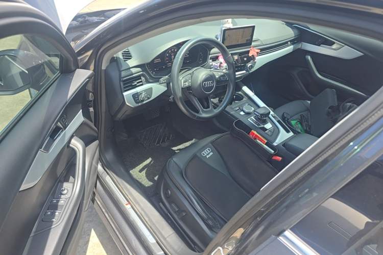 Used Audi A4L 2019 40 TFSI Fashion Edition China VI Emission Standard Driver Seat