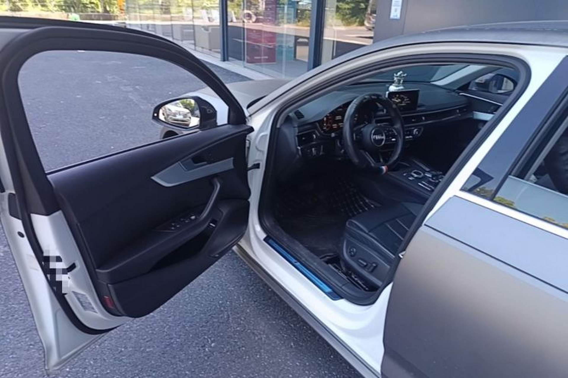 Used Audi A4L 2019 40 TFSI Fashion Edition China VI Emission Standard Driver Seat