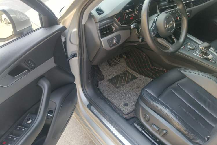 Used Audi A4L 2019 40 TFSI Ambition China VI Driver Seat
