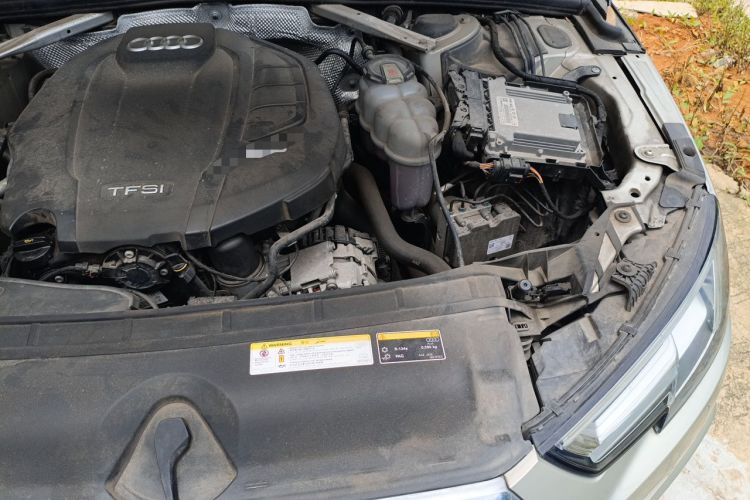 Used Audi A4L 2019 40 TFSI Fashion Edition China VI Emission Standard Engine Bay Left