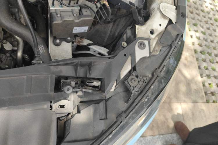 Used Audi A4L 2019 40 TFSI Ambition China VI Engine Bay Left