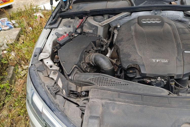 Used Audi A4L 2019 40 TFSI Fashion Edition China VI Emission Standard Engine Bay Right
