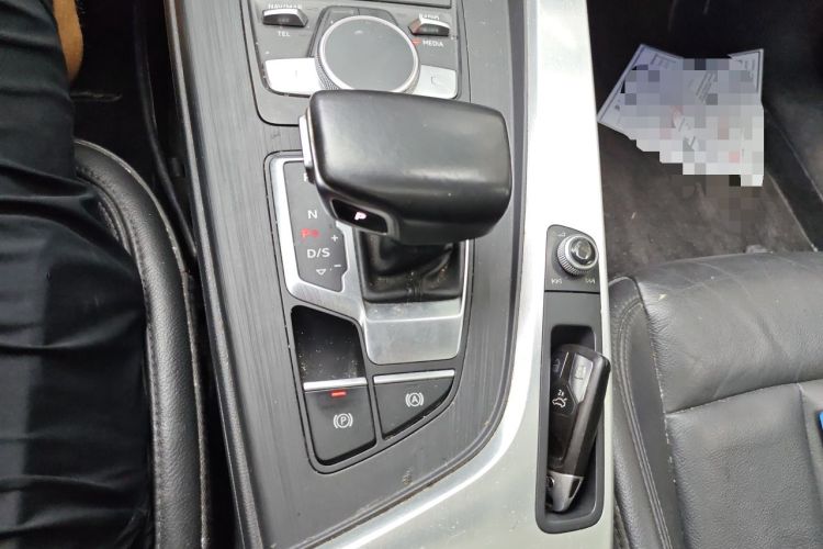 Used Audi A4L 2019 40 TFSI Fashion Version China V Gear Lever