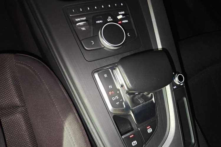 Used Audi A4L 2019 40 TFSI Ambition China VI Gear Lever