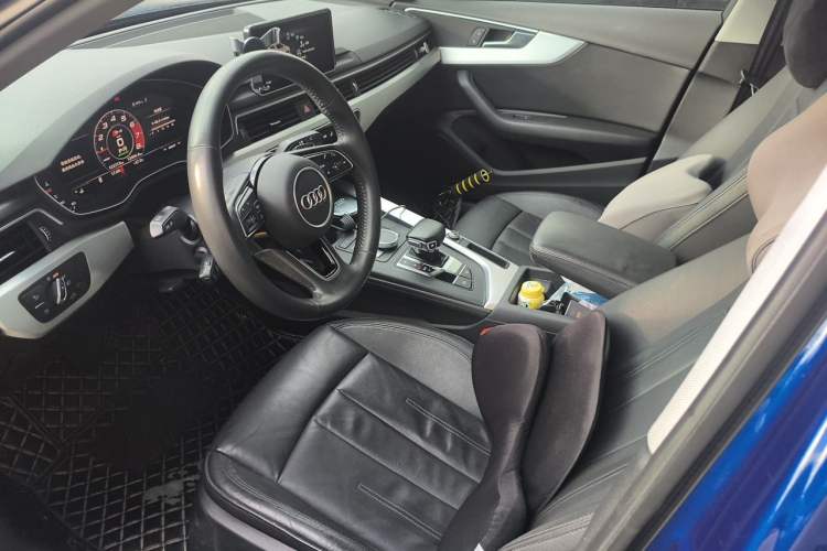 Used Audi A4L 2019 40 TFSI Fashion Edition China VI Emission Standard Left Front Seat