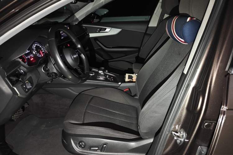 Used Audi A4L 2019 40 TFSI Ambition China VI Left Front Seat