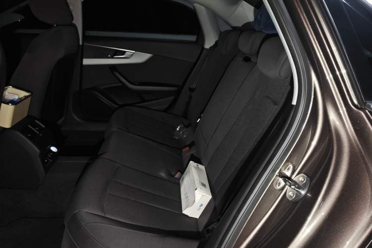 Used Audi A4L 2019 40 TFSI Ambition China VI Left Rear Seat
