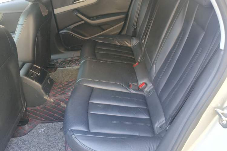 Used Audi A4L 2019 40 TFSI Ambition China VI Left Rear Seat