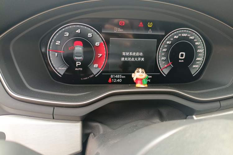 Used Audi A4L 2019 40 TFSI Fashion Edition China VI Emission Standard Odometer Close Up