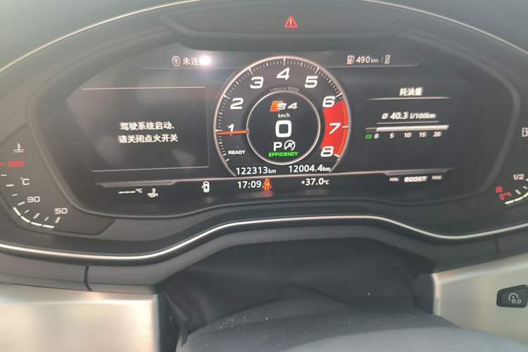 Used Audi A4L 2019 40 TFSI Fashion Edition China VI Emission Standard Odometer Close Up
