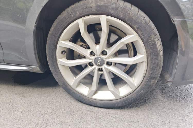 Used Audi A4L 2019 40 TFSI Fashion Version China V Right Front Wheel Hub