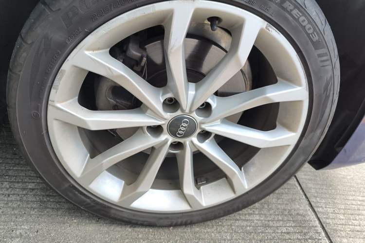 Used Audi A4L 2019 40 TFSI Fashion Edition China VI Emission Standard Right Front Wheel Hub