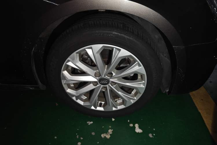 Used Audi A4L 2019 40 TFSI Ambition China VI Right Front Wheel Hub