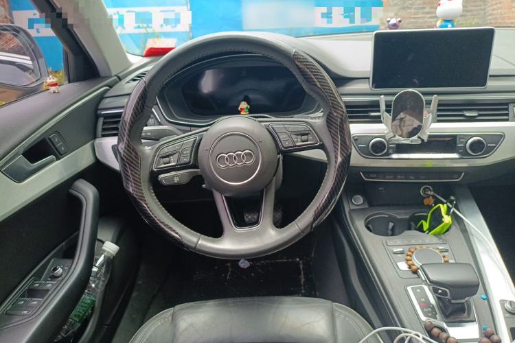 Used Audi A4L 2019 40 TFSI Fashion Edition China VI Emission Standard Steering Wheel