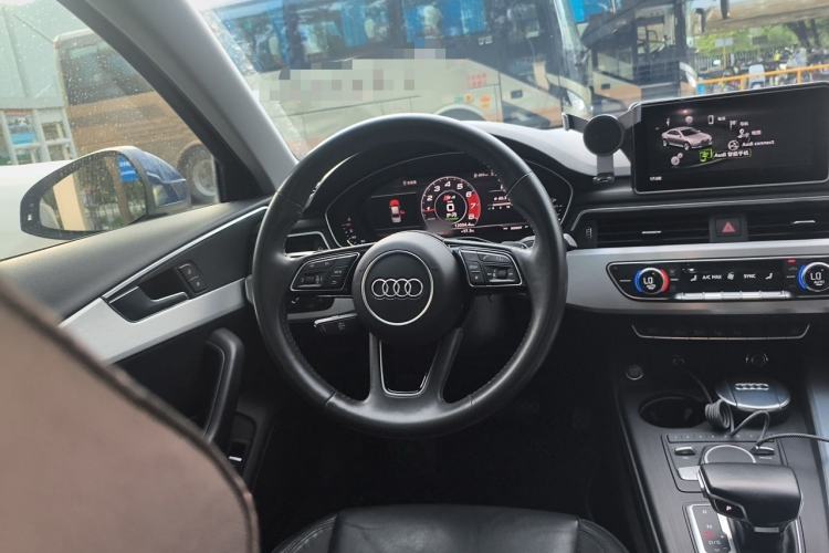 Used Audi A4L 2019 40 TFSI Fashion Edition China VI Emission Standard Steering Wheel