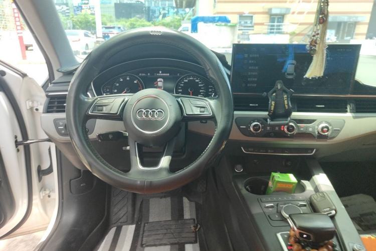 Used Audi A4L 2019 40 TFSI Ambition China VI Steering Wheel