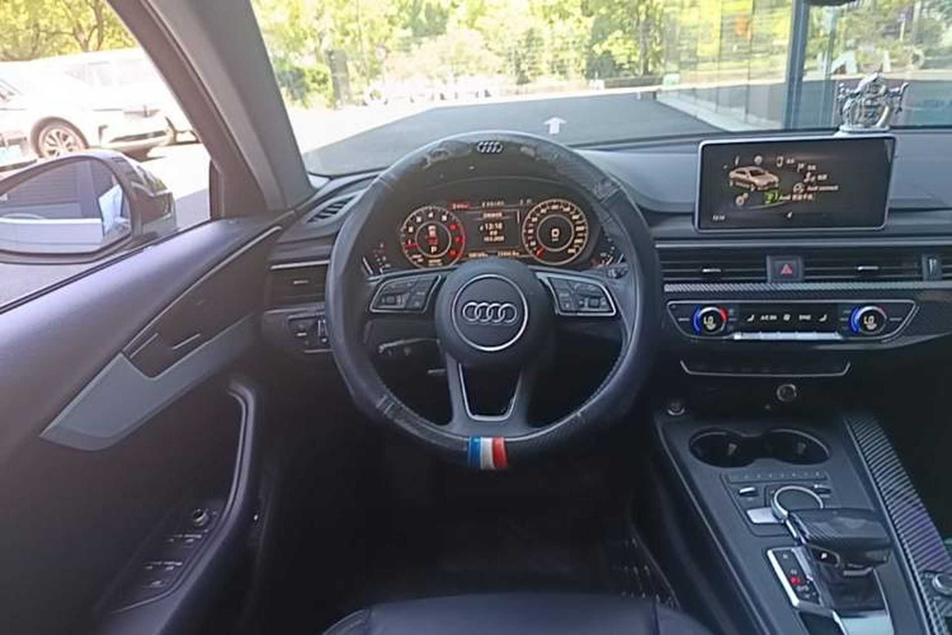 Used Audi A4L 2019 40 TFSI Fashion Edition China VI Emission Standard Steering Wheel