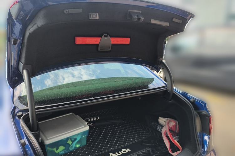 Used Audi A4L 2019 40 TFSI Fashion Edition China VI Emission Standard Trunk