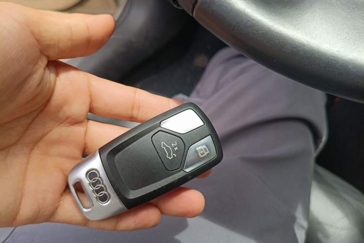 Used Audi A4L 2019 40 TFSI Fashion Edition China VI Emission Standard Vehicle Key