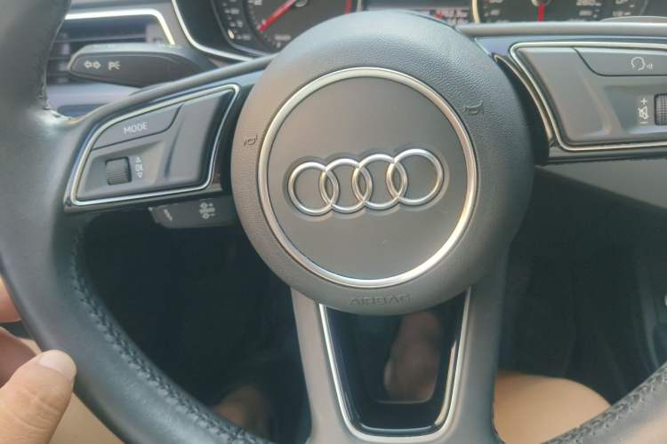 Used Audi A4L 2019 40 TFSI Ambition China VI Vehicle Key