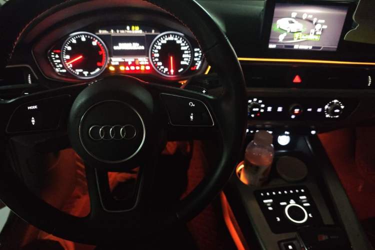 Used Audi A4L 2019 40 TFSI Ambition China VI Audio And AC Panel