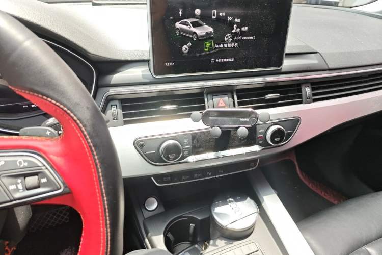 Used Audi A4L 2019 40 TFSI Fashion Edition China VI Emission Standard Audio And AC Panel