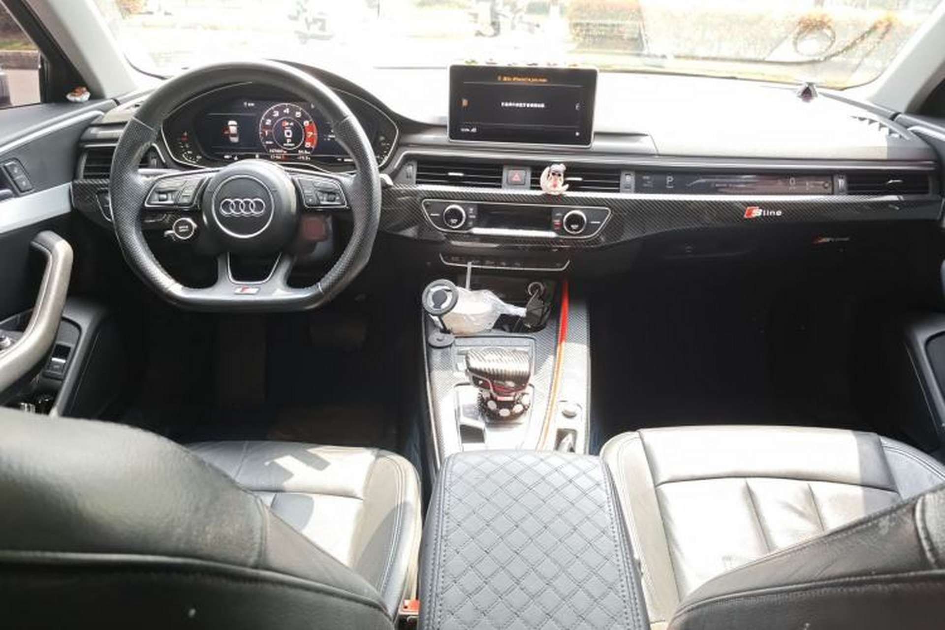 Used Audi A4L 2019 40 TFSI Fashion Edition China VI Emission Standard Center Console