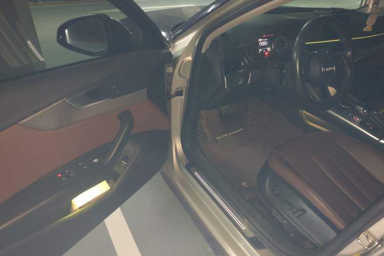 Used Audi A4L 2019 40 TFSI Ambition China VI Driver Seat