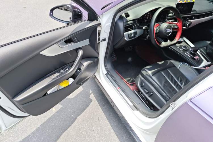 Used Audi A4L 2019 40 TFSI Fashion Edition China VI Emission Standard Driver Seat