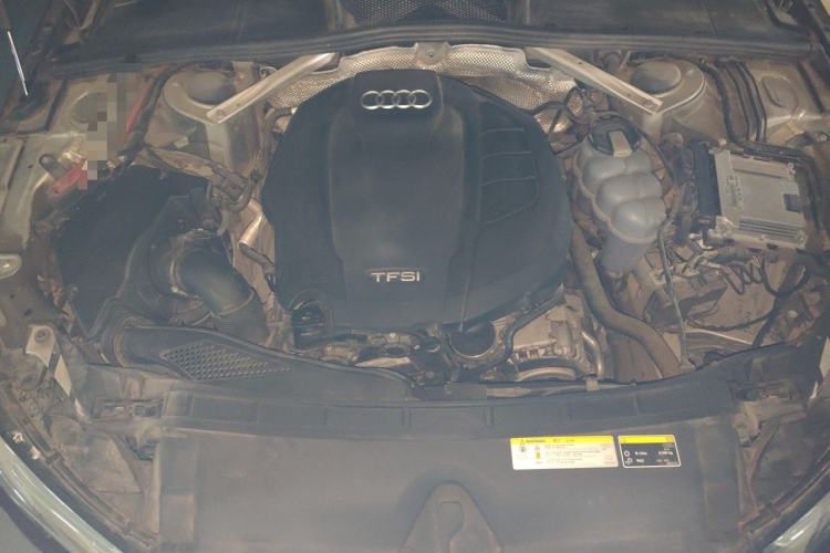 Used Audi A4L 2019 40 TFSI Ambition China VI Engine Bay
