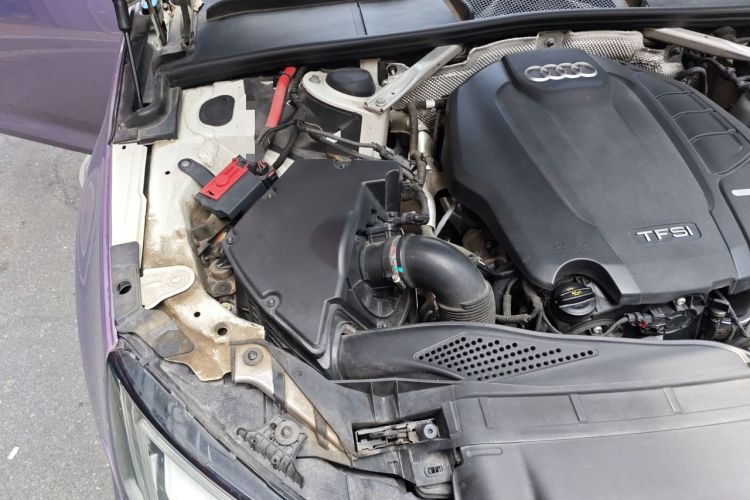 Used Audi A4L 2019 40 TFSI Fashion Edition China VI Emission Standard Engine Bay Right