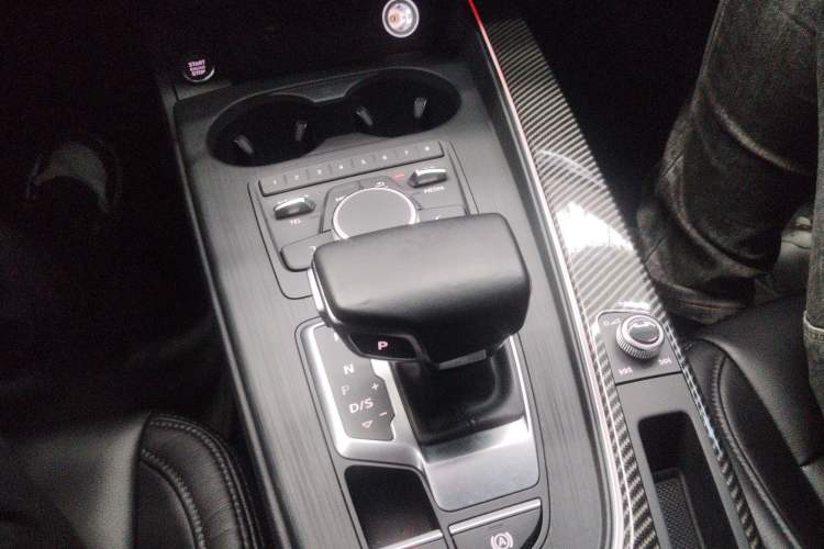 Used Audi A4L 2019 40 TFSI Ambition Version China V Gear Lever