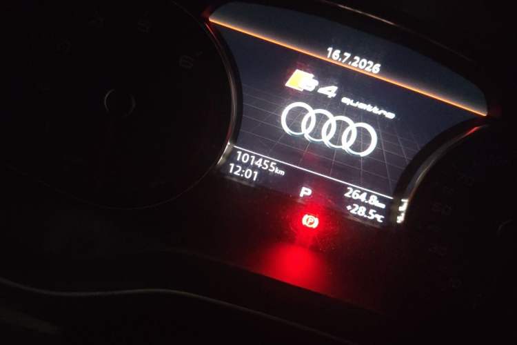 Used Audi A4L 2019 40 TFSI Ambition China VI Odometer Close Up