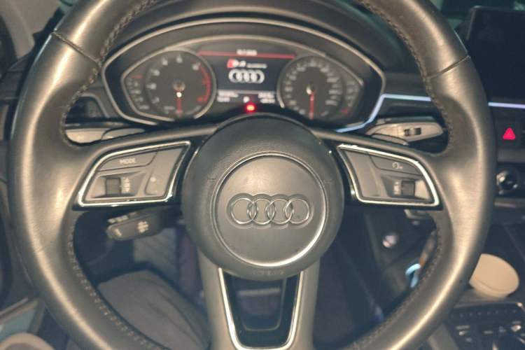 Used Audi A4L 2019 40 TFSI Ambition China VI Steering Wheel