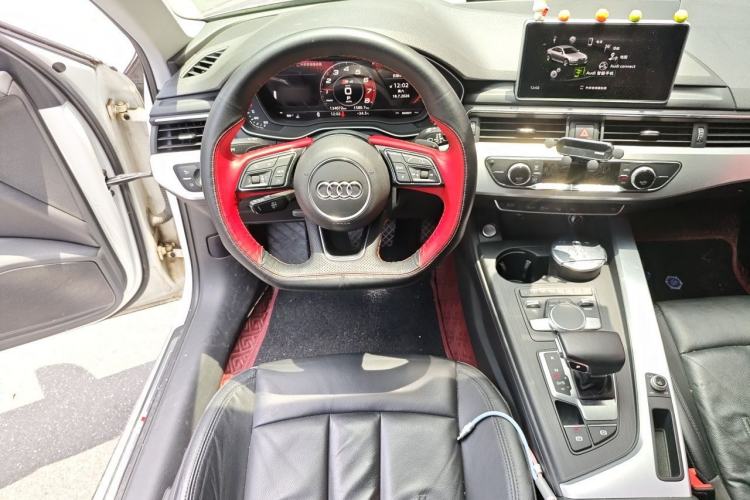 Used Audi A4L 2019 40 TFSI Fashion Edition China VI Emission Standard Steering Wheel