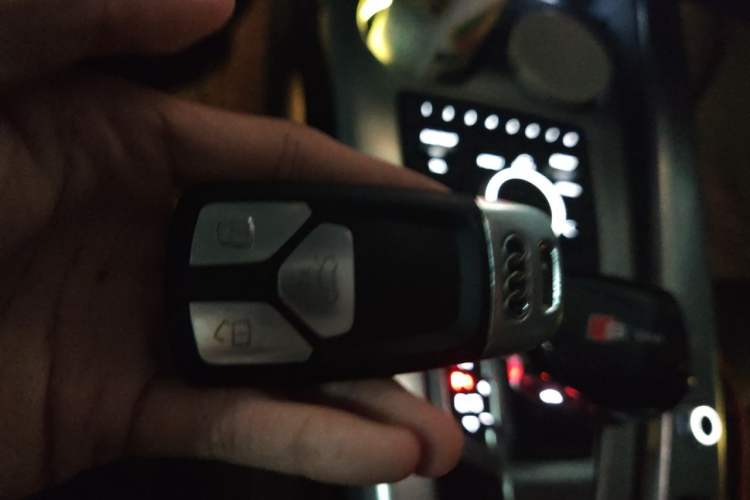 Used Audi A4L 2019 40 TFSI Ambition China VI Vehicle Key