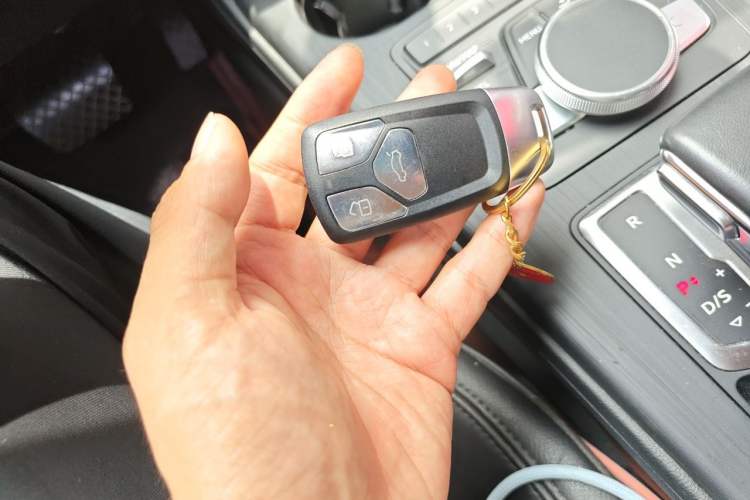Used Audi A4L 2019 40 TFSI Fashion Edition China VI Emission Standard Vehicle Key