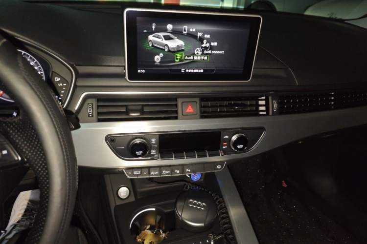Used Audi A4L 2019 40 TFSI Fashion Edition China VI Emission Standard Audio And AC Panel