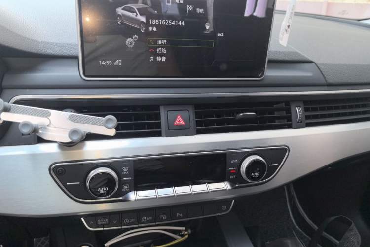 Used Audi A4L 2019 40 TFSI Fashion Edition China VI Emission Standard Audio And AC Panel