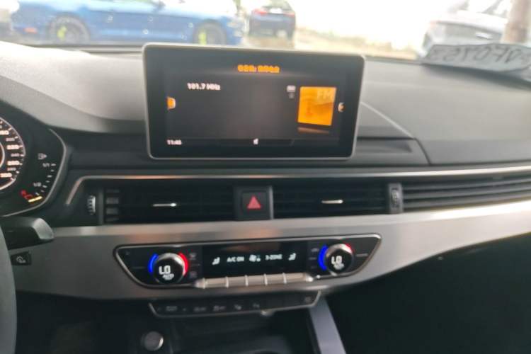 Used Audi A4L 2019 40 TFSI Fashion Version China V Audio And AC Panel