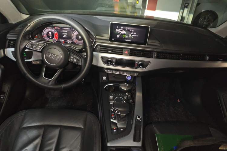 Used Audi A4L 2019 40 TFSI Fashion Edition China VI Emission Standard Center Console