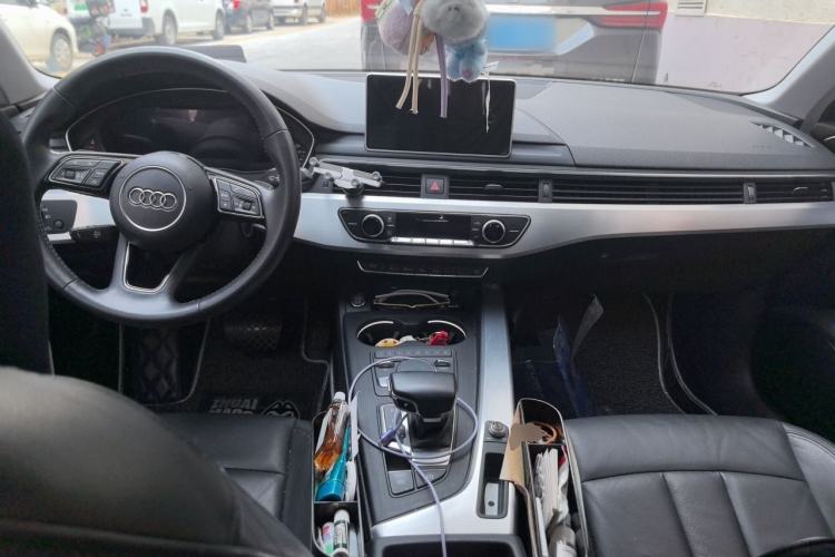 Used Audi A4L 2019 40 TFSI Fashion Edition China VI Emission Standard Center Console