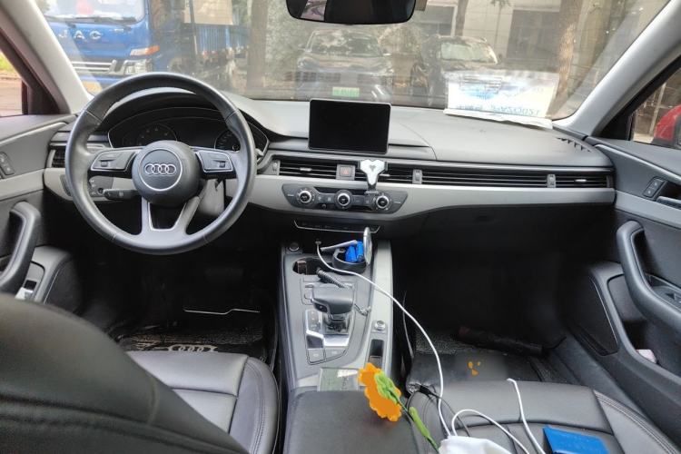 Used Audi A4L 2019 40 TFSI Ambition China VI Center Console